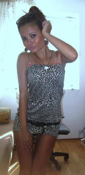 Cara (21) in Washington | Casual Dating with Older Men