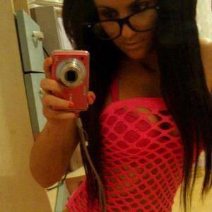 Alaina (22) in Ontario | Discreet Private Dating