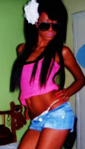 Madeleine (25) in Alberta | Discreet Private Dating