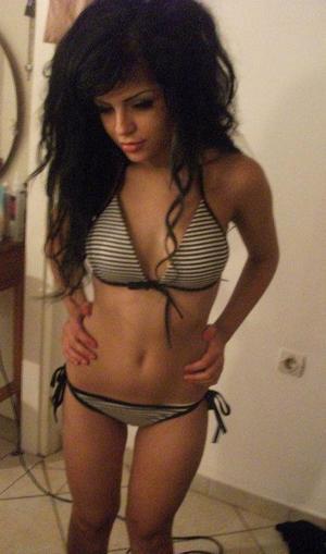 Voncile from New Hempstead, New York is looking for adult webcam chat