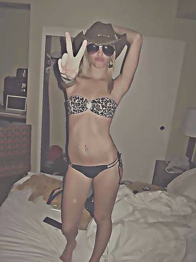 Aimee from Ontario is interested in nsa sex with a nice, young man