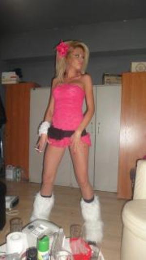 Georgette from Banner Hill, Tennessee is looking for adult webcam chat