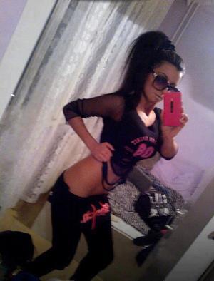 Tiana from California is looking for adult webcam chat