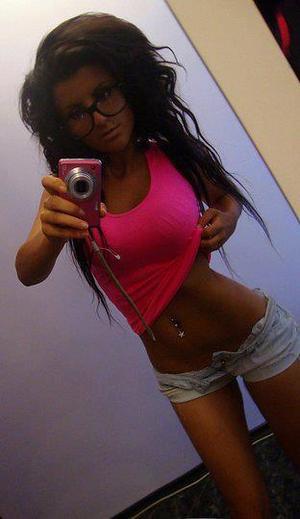 Escorts like Robyn are down to fuck you now!