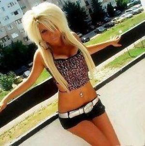 Deanna from South Carolina is looking for adult webcam chat