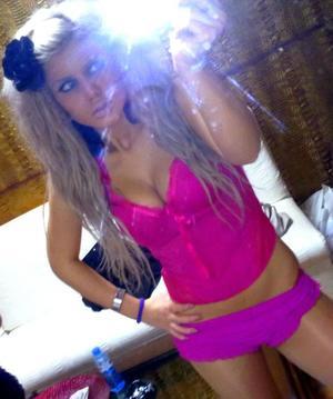 Effie from  is looking for adult webcam chat