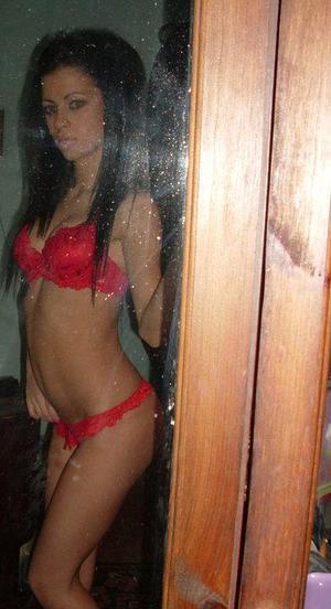 Tama from Marianna, Florida is looking for adult webcam chat