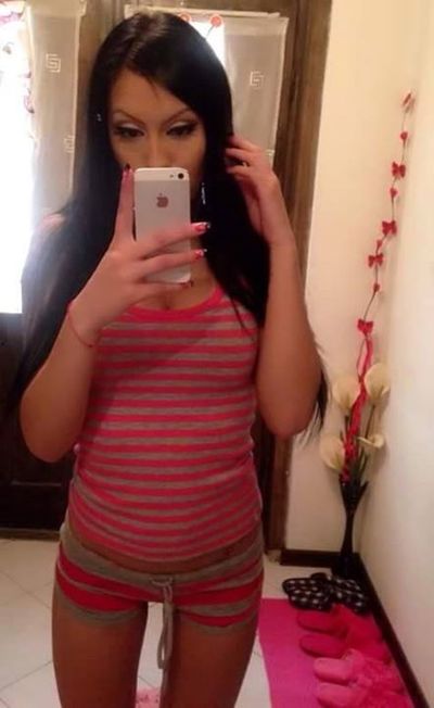 Bailey from British Colombia is looking for adult webcam chat