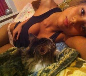 Looking for local cheaters? Take Ashlynn from Ontario home with you