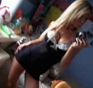 Ricki from Florida is looking for adult webcam chat