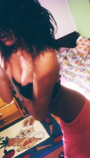 Jacklyn from Leon, Kansas is looking for adult webcam chat