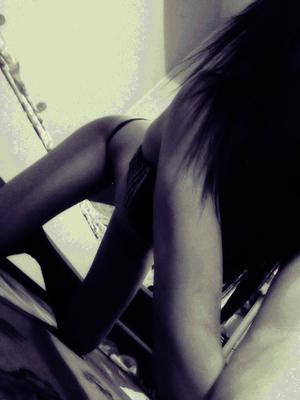 Meet local singles like Andrea from Kansas who want to fuck tonight