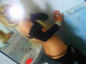 Zoe is a cheater looking for a guy like you!