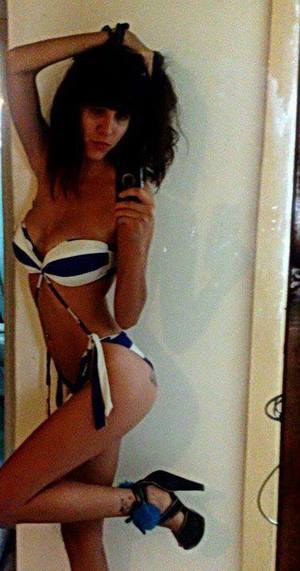 Vicenta from Hazel Green, Wisconsin is looking for adult webcam chat