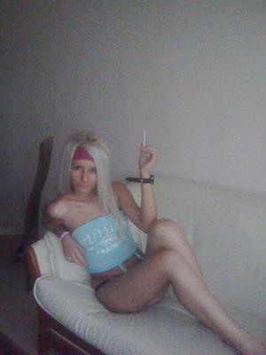 Kaylie from Quebec is looking for adult webcam chat