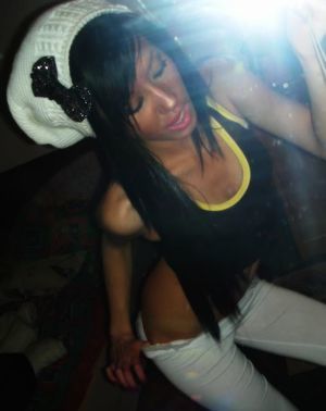 Chaya from Illinois is looking for adult webcam chat