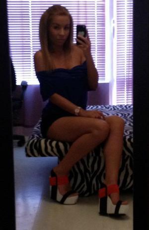 Leonarda from Center, Missouri is looking for adult webcam chat