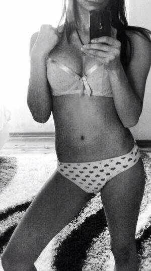 Bonnie from New Hampshire is looking for adult webcam chat