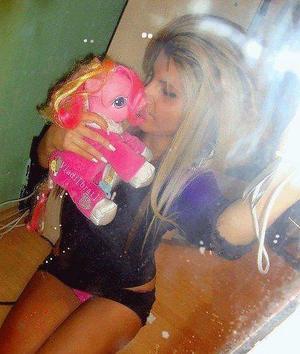 Looking for local cheaters? Take Gwendolyn from Florida home with you