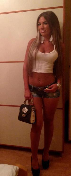Kendall from California is looking for adult webcam chat
